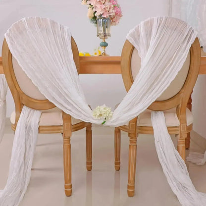 Image d'un chemin de table blanc servant de décoration pour l'union de deux personnes 