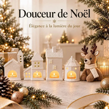 Village de Noël en photophores céramique à la lumière du jour avec peluche renne